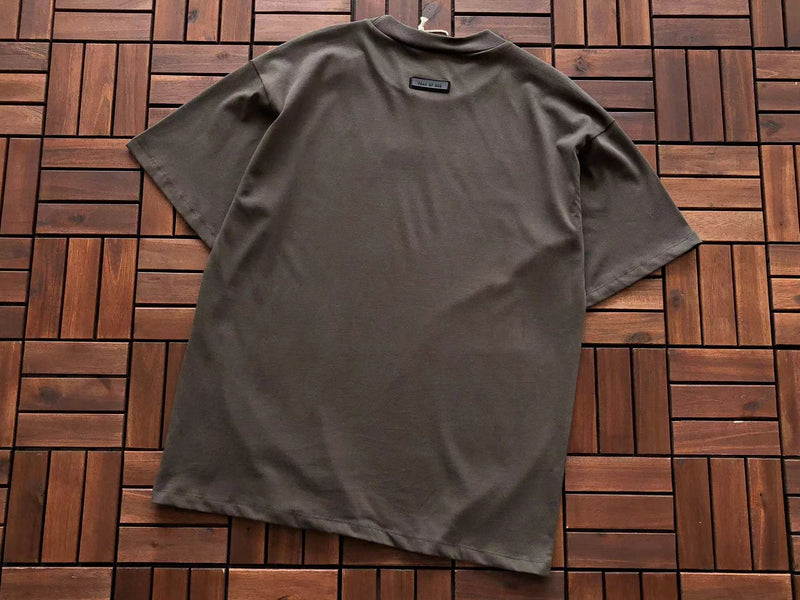 Camiseta Fear of God Essentials "S/S Brown"