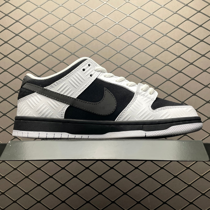 Nike SB Dunk Low x Tightbooth