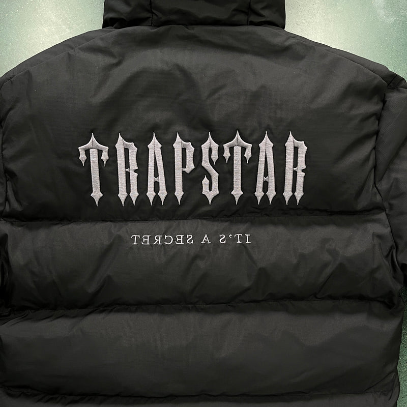 Jaqueta Trapstar “Decoded Hooded Puffer 2.0 Black”