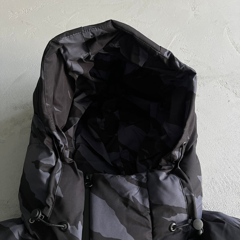 Jaqueta Trapstar “Hyperdrive Technical Puffer Black Tiger Camo”