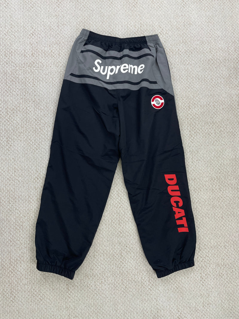 Conjunto Supreme x Ducati Black