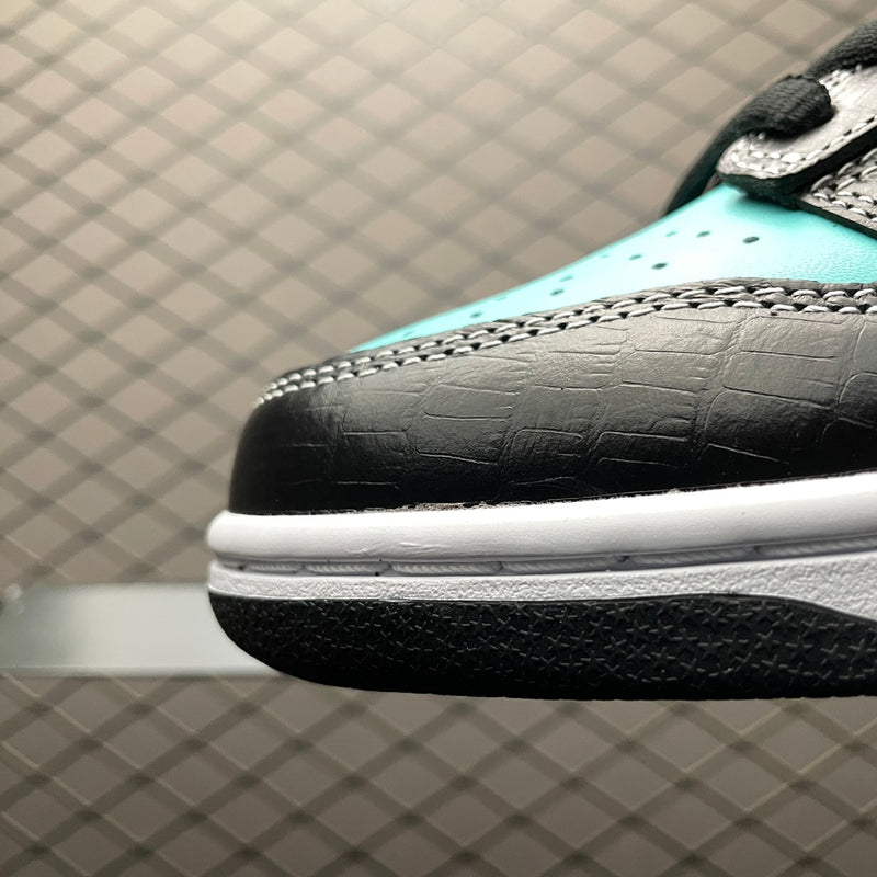 Nike SB Dunk Low Pro x Diamond Supply Co. Tiffany