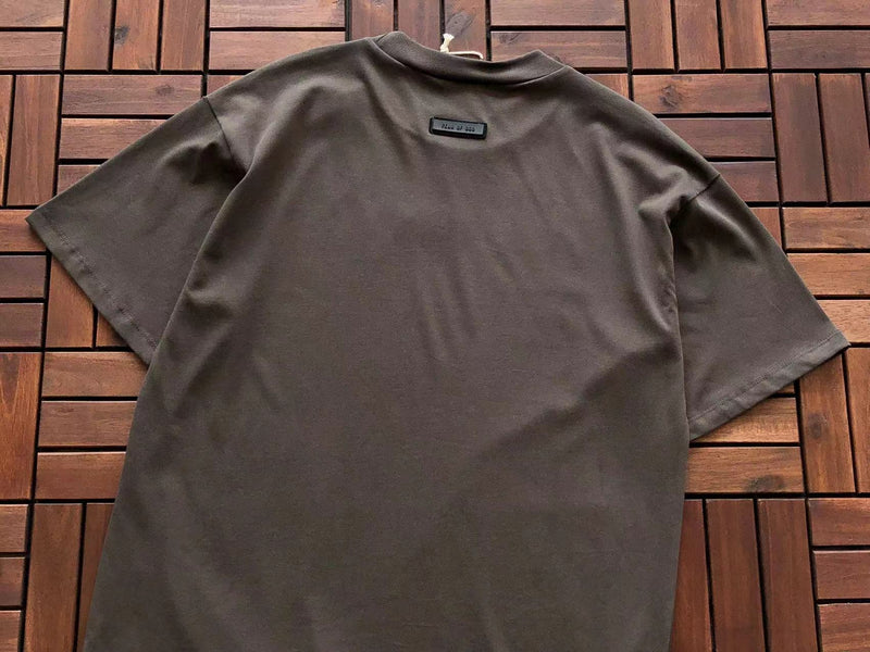 Camiseta Fear of God Essentials "S/S Brown"