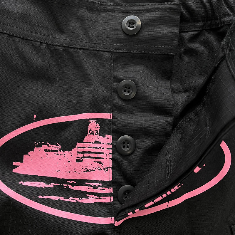 Calça Cargo Corteiz “Black With Pink Logo”