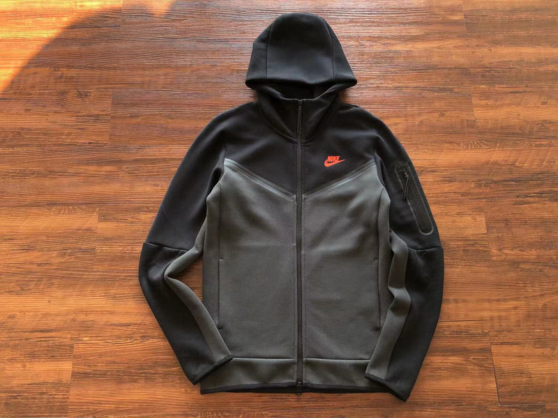 Conjunto Nike Tech Fleece "All Black Orange Detail"
