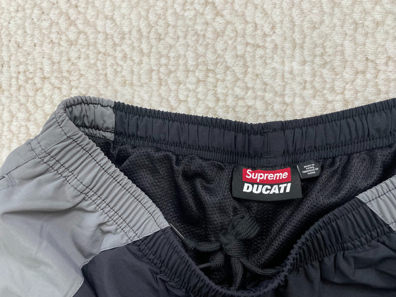 Conjunto Supreme x Ducati Black