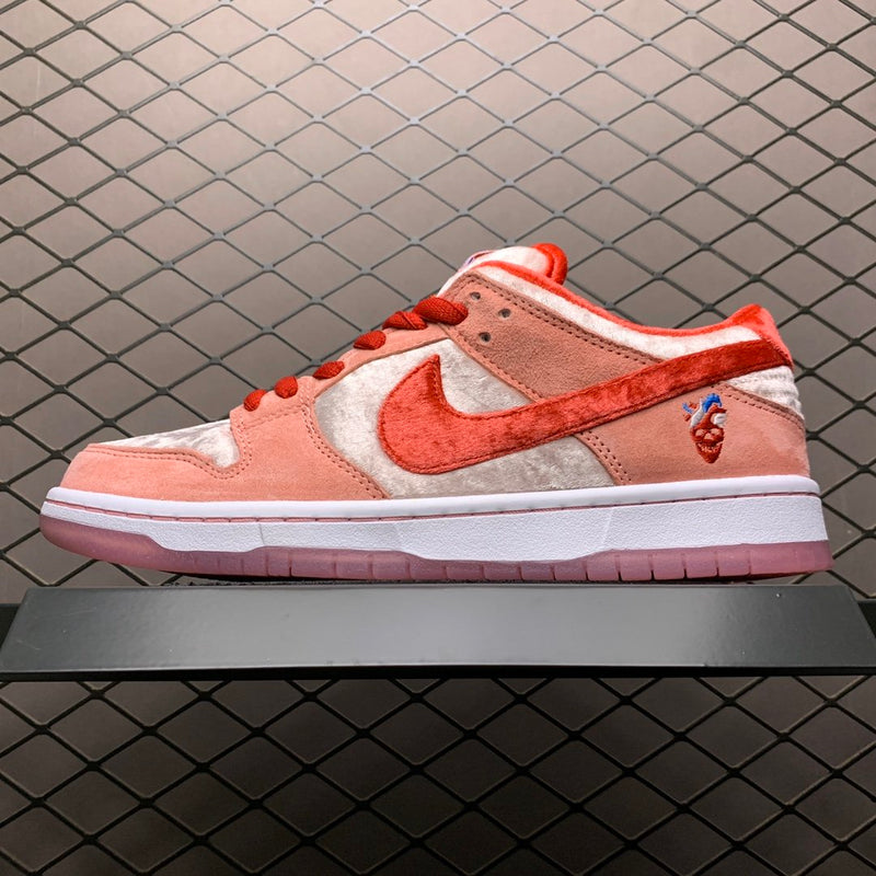 Nike SB Dunk Low Strangelove