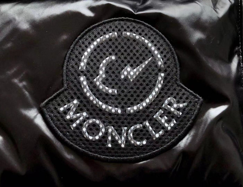 Jaqueta Moncler X Fragment Hiroshi Fujiwara "World Of Moncler Printed Puffer Jacket"