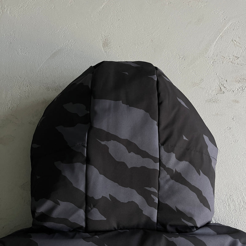 Jaqueta Trapstar “Hyperdrive Technical Puffer Black Tiger Camo”