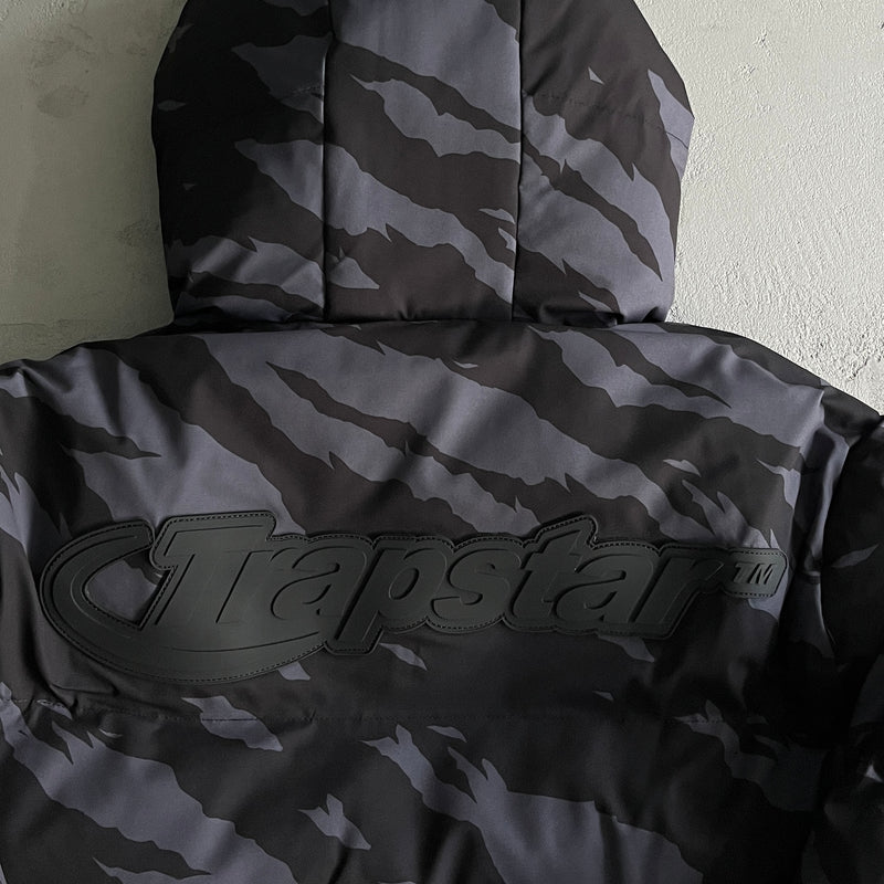 Jaqueta Trapstar “Hyperdrive Technical Puffer Black Tiger Camo”