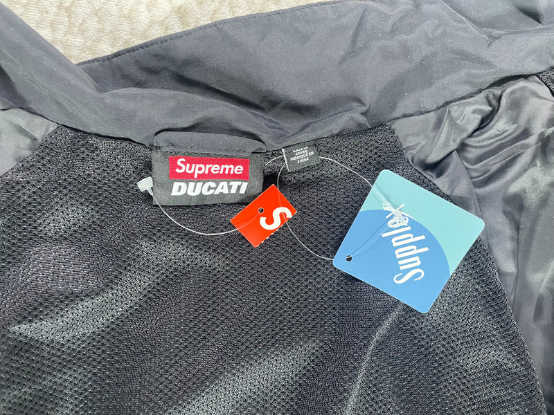 Conjunto Supreme x Ducati Black