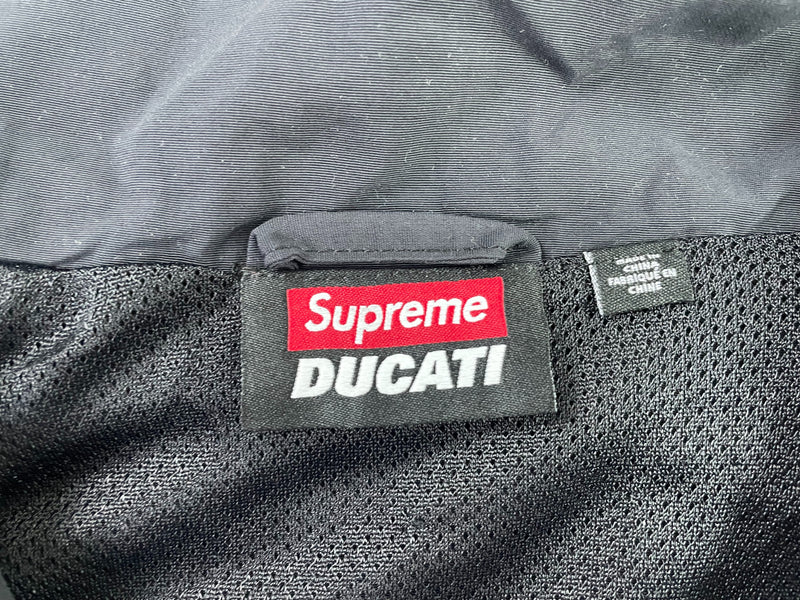 Conjunto Supreme x Ducati Black