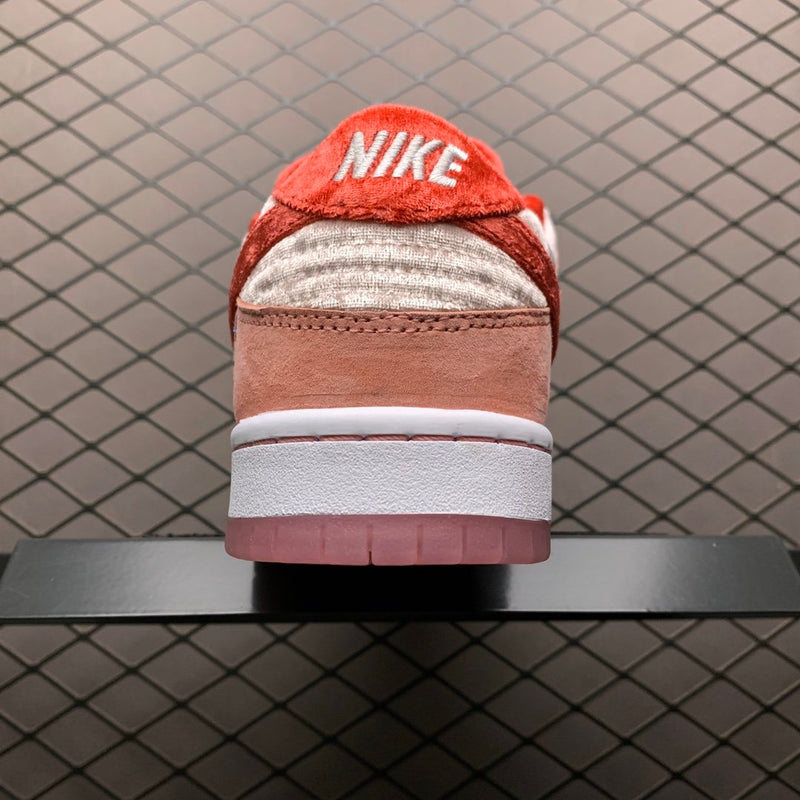 Nike SB Dunk Low Strangelove